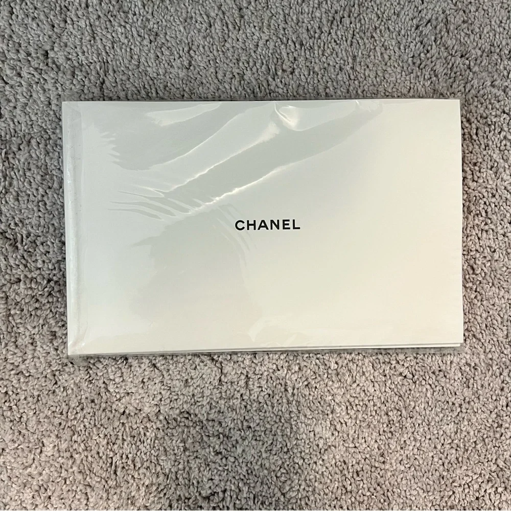 Chanel White Medium Classic Flap Bag - Picture 13 of 15